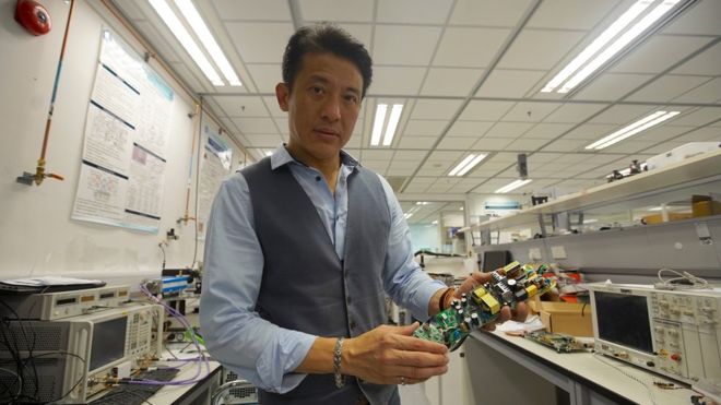 Le professeur Yue travaille sur la prochaine génération de puces informatiques