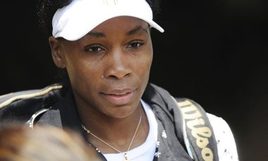 800px-Venus_Williams_at_the_2009_Wimbledon_Championships_01